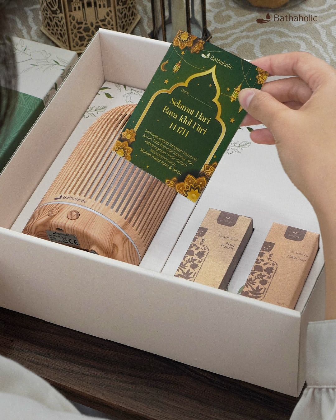 Bathaholic Essence of Harmony - Hampers Lebaran Eksklusif
